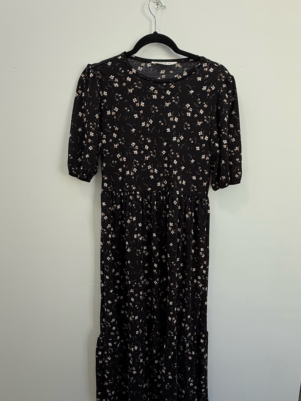 stradivarius Black Maxi Dress with White Floral Print and Puff Sleeves